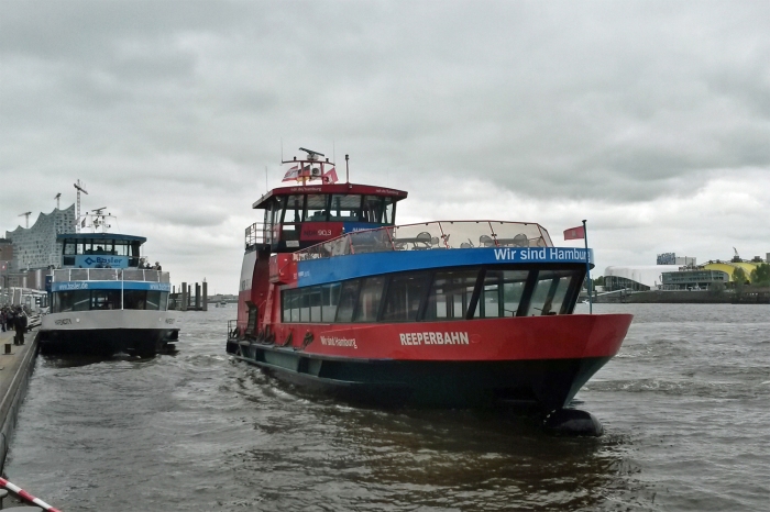Hamburg Landungsbrücken Schiff